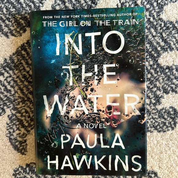 📘Into the Water by Paula Hawkins hardcover book - Picture 1 of 10